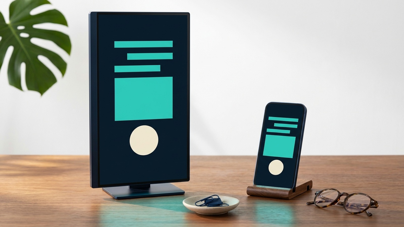 Landing page para curso online en split screen mobile y desktop sin texto legible - KursoPro