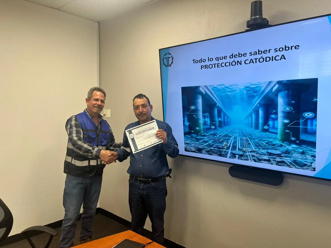 cesar-entrega-certificado